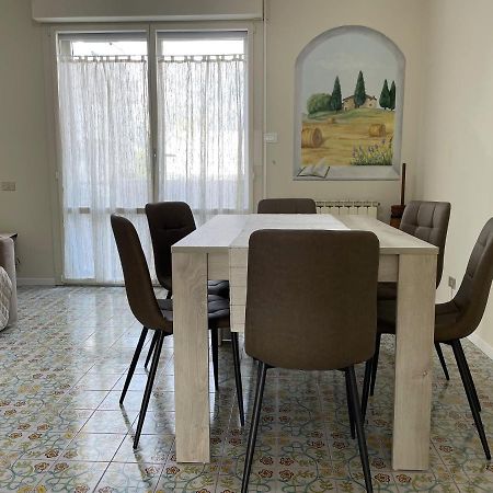 Stefano'S Guests House: 2 Bedrooms & Parking In Viareggio Dış mekan fotoğraf