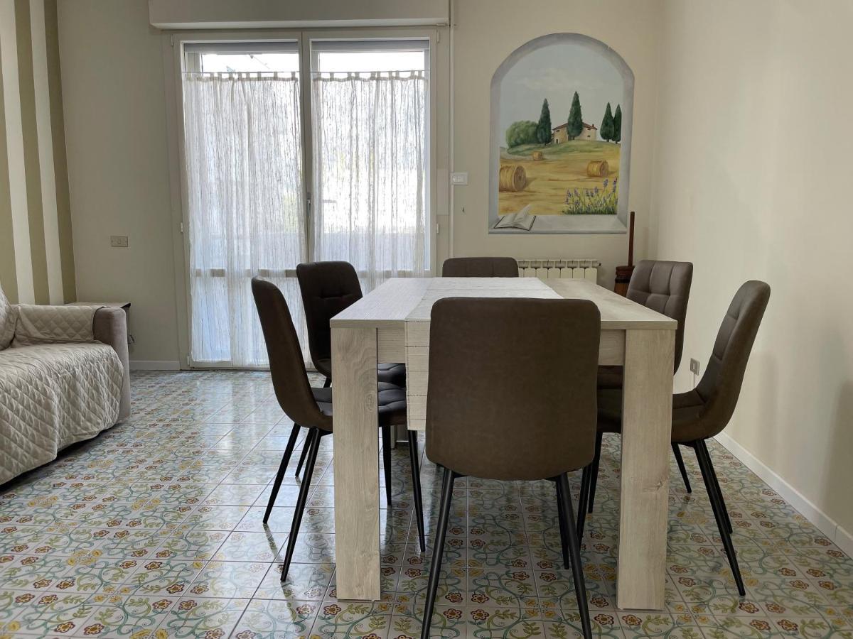 Stefano'S Guests House: 2 Bedrooms & Parking In Viareggio Dış mekan fotoğraf