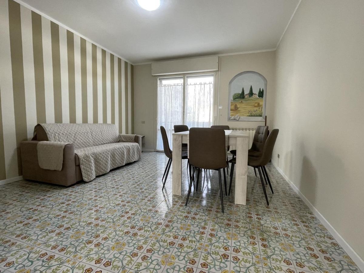 Stefano'S Guests House: 2 Bedrooms & Parking In Viareggio Dış mekan fotoğraf